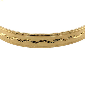 Preowned 9ct Yellow Solid Gold Patterned Expander Bangle with the weight 16.80 grams and bangle width 9mm. The bangle diameter is 6.7cm when closed and 7.8cm when fully open