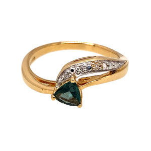 18ct Gold Diamond & Green Stone Set Dress Ring