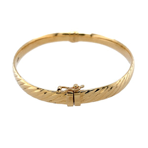 New 9ct Yellow Gold Patterned Hinged Bangle with the weight 5 grams. The bangle diameter is 6.3cm and the bangle width is 6mm 