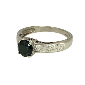 Preowned 9ct White Gold & Black Stone Set Solitaire Ring in size N with the weight 2.90 grams. The black stone is 6mm diameter