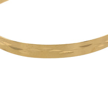 Load image into Gallery viewer, Preowned 9ct Yellow Gold Patterned Expanding Bangle with the weight 4.70 grams and bangle width 5mm. The bangle diameter is 5.8cm when closed and 6.6cm when fully expanded
