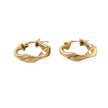 Load image into Gallery viewer, Preowned 9ct Yellow Gold Ripple Twist Hoop Creole Earrings with the weight 2.60 grams
