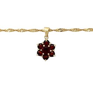 Preowned 9ct Yellow Gold & Garnet Set Flower Pendant on an 18" Singapore chain with the weight 2.90 grams. The pendant is 1.8cm long including the bail and the center garnet stone is 5mm diameter