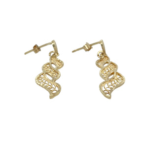 Add elegant detail and classic charm to your jewellery collection with these pre-owned 9ct yellow gold patterned fancy drop earrings, designed to catch the eye with delicate craftsmanship, featuring:

Design: A refined drop style with intricate patterning, offering a timeless and feminine look with a touch of vintage-inspired elegance.
Material: Crafted in 9-carat yellow gold, the warm hue and polished finish beautifully complement the fine detailing of the design.