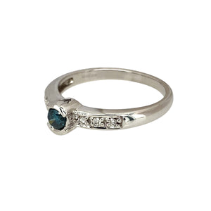 Preowned 18ct White Gold Diamond & Blue Topaz Set Ring in size M to N with the weight 3.10 grams. The blue topaz stone is approximately 3.5mm