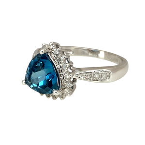 Preowned 9ct White Gold Diamond & Blue Topaz Set Halo Style Ring in size K with the weight 2.80 grams. The blue topaz stone is 8mm by 8mm by 8mm