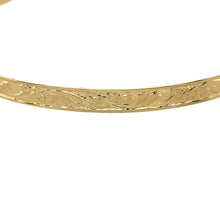 Load image into Gallery viewer, Preowned 9ct Yellow Gold Patterned Expanding Bangle with the weight 4.20 grams with bangle width 4mm. The bangle diameter is 6cm when closed and 7.2cm when fully expanded
