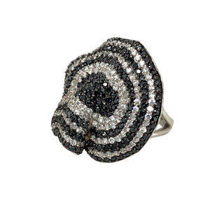 Add a bold and striking piece to your jewellery collection with this pre-owned 925 silver & black and white cubic zirconia set dress ring, featuring:

Design: A statement dress ring, adorned with contrasting black and white cubic zirconia for a dramatic and elegant look.
Material: 925 sterling silver, offering a sleek and polished finish.
Gemstones: Set with black and white cubic zirconia, creating a dazzling contrast.
Size & Weight: Designed in size Q, with a substantial weight of 18.50 grams, ensuring a s