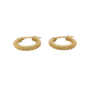 Add a stylish and elegant touch to your jewellery collection with these pre-owned 9ct yellow gold criss-cross style patterned hoop creole earrings, featuring:

Design: Classic creole hoop earrings with an intricate criss-cross pattern, adding texture and sophistication.
Material: 9-carat yellow gold, offering a warm and timeless appeal.
Weight: A well-balanced 2.50 grams, ensuring durability while remaining comfortable to wear.
A versatile and elegant accessory, perfect for everyday wear or adding a subtle 