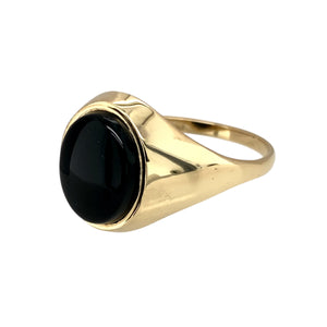 Add a bold and classic piece to your jewellery collection with this pre-owned 9ct yellow gold & onyx oval signet ring, featuring:

Design: A timeless oval signet ring, set with a striking onyx stone for a sleek and sophisticated look.
Material: 9-carat yellow gold, offering a warm and elegant appeal.
Gemstone: Features an 11mm by 9mm onyx stone, known for its deep black hue and polished finish.
Size & Weight: Designed in size W, with a solid weight of 3.70 grams for a durable and comfortable fit.
