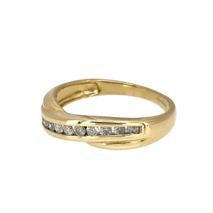 Add a touch of elegance to your jewellery collection with this pre-owned 9ct yellow gold & diamond set crossover band ring, featuring:

Design: A stylish crossover band design, symbolising unity and timeless sophistication.
Material: Crafted in 9-carat yellow gold, offering a warm and polished finish.
Gemstone Detail: Set with sparkling diamonds, adding brilliance and a refined touch.
Ring Front: Measures 4mm wide, creating a bold yet elegant look.
Size & Weight: Designed in size M