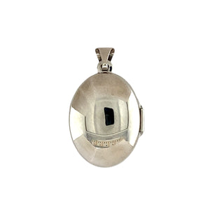 Preowned 9ct White Gold Oval Engraved Locket with the weight 2.10 grams