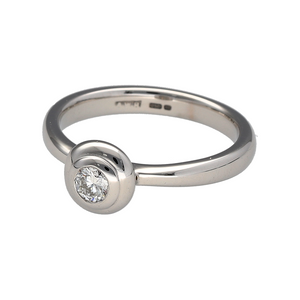 Preowned 18ct White Gold & Diamond Rubover Set Solitaire Ring in size N with the weight 4.70 grams. The diamond is 25pt with the approximate clarity VS and colour J - K