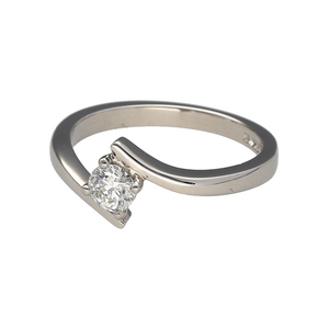 Preowned Platinum & Diamond Set Twist Solitaire Ring in size L with the weight 4.20 grams. The diamond is approximately 0.28ct