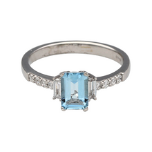 Load image into Gallery viewer, 18ct White Gold Diamond &amp; Aquamarine Set Ring
