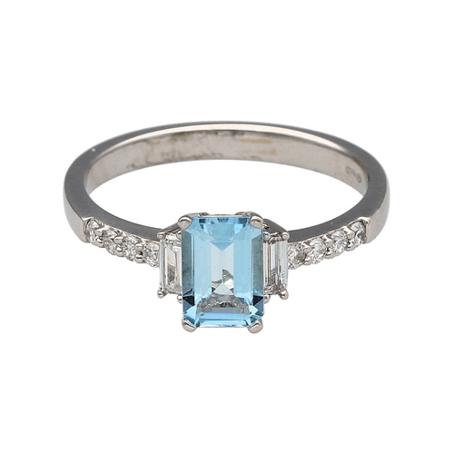 18ct White Gold Diamond & Aquamarine Set Ring