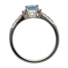 Load image into Gallery viewer, 18ct White Gold Diamond &amp; Aquamarine Set Ring
