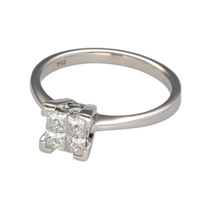 Preowned 18ct White Gold & Diamond Princess Cut Illusion Set Solitaire Ring in size L to M with the weight 3.30 grams. There is approximately 75pt of Diamond content set in the solitaire at approximate clarity VS2 and colour J - L