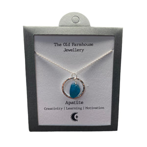 New 925 Silver & Apatite Set Nugget 18" Necklace with the approximate weight 3 grams. The necklace contains one gemstone which is approximately 13mm by 9mm diameter and the link width of the chain is 1mm. Apatite is said to bring creativity, learning and motivation to the wearer